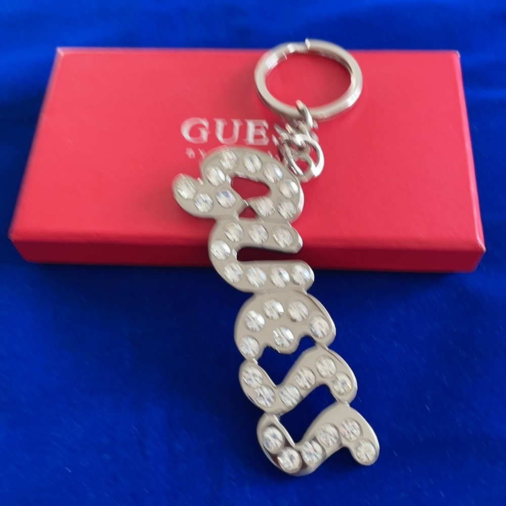 Guess Keychain. - Picture 4 of 5